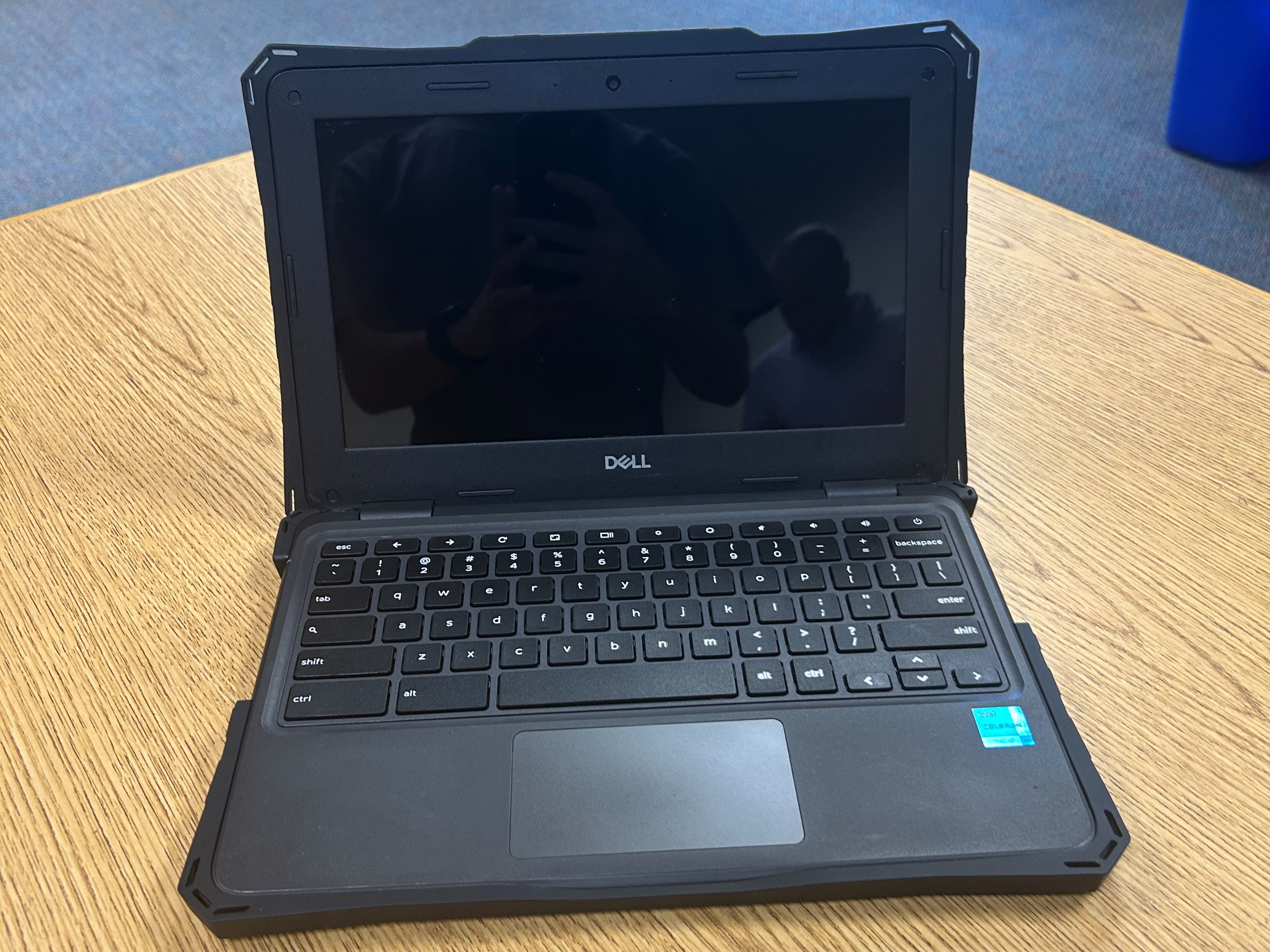 3110_screen-and-palmrest-3